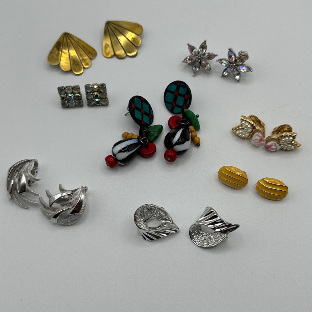 Vintage earrings‎ Lot Of 8 Prices ,Coro, Moulin Rouge, trifari Crown #427